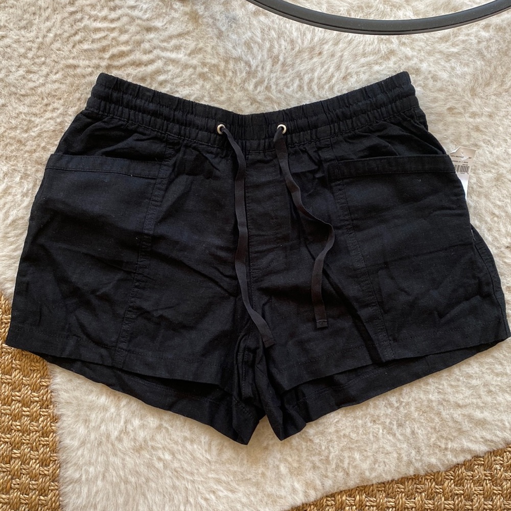 Gap size M NWT black linen shorts